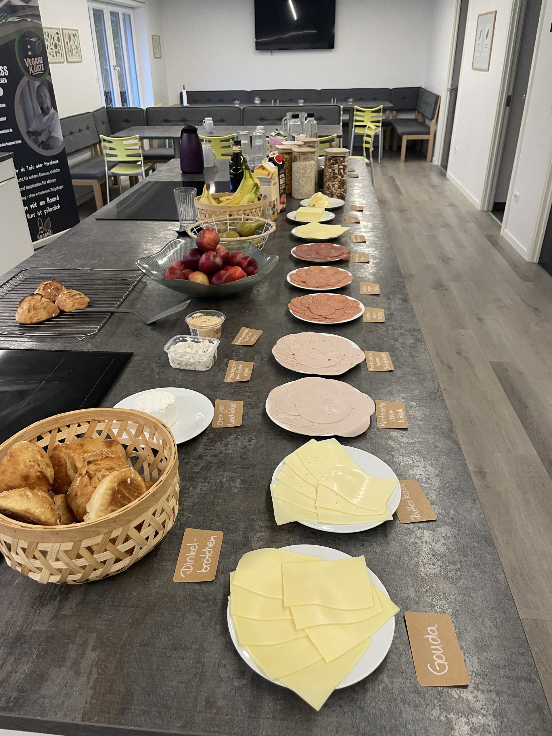 die reichhaltigen Zutaten des Frühstücks-Buffets